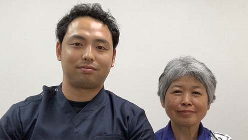 腰痛に悩む60代女性